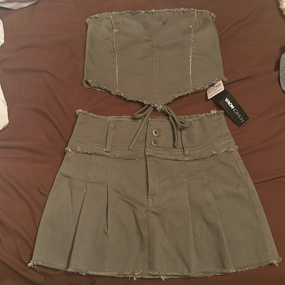 Green skirt set